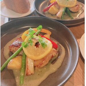 彩りあふれる料理と温かな異空間に包まれる、hitotokiの選べる週替わりランチ【1695547】