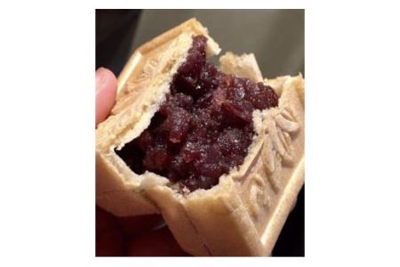 ほどよい甘みに舌鼓！愛宕最中 10個【もなか 和菓子 菓子 北海道産小豆100％使用 つぶあん 粒あん 粒餡 餡子 自家製餡 手作業 埼玉県 特産品 】