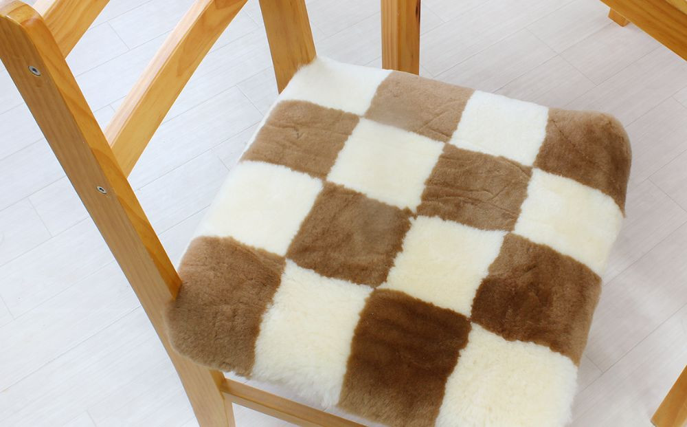 
            奈良 (株)マスダ製 ムートン座布団 4枚組 チェック柄 ブラウン 40cm×40cm／ ムートン 羊毛皮 羊毛 スプリングラム 100％使用 座布団 ラグ インテリア オールシーズン 通年 贈り物 プレゼント 誕生日 記念日 株式会社マスダ 奈良県 宇陀市 ふるさと納税
          
