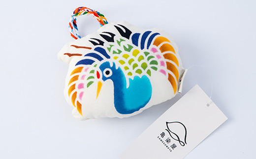 大漁雲チャーム＜鶴＞(1個) 鹿児島 いちき串木野 チャーム 大漁雲 手染め 本染め 染め物 インテリア お守り 御守り お祝い 伝統 伝統工芸【亀崎染工】【A-1623bH】