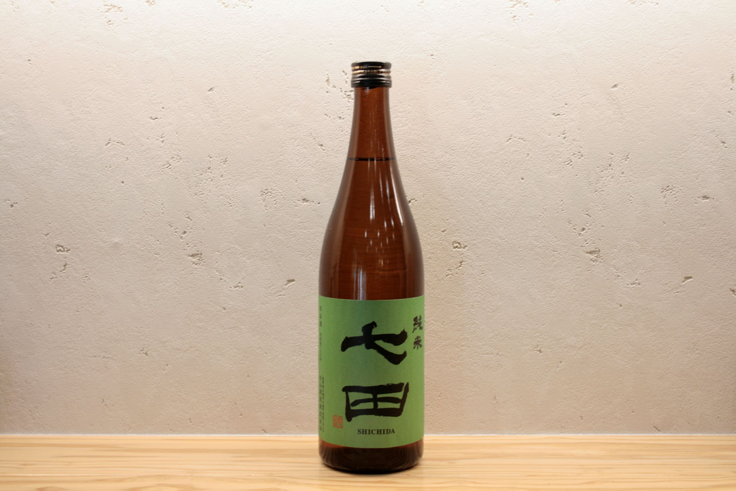 純米らしく落ち着いた飲み口と香りは、お食事と一緒がオススメ。燗酒でも映える香味のバランスが素敵です。