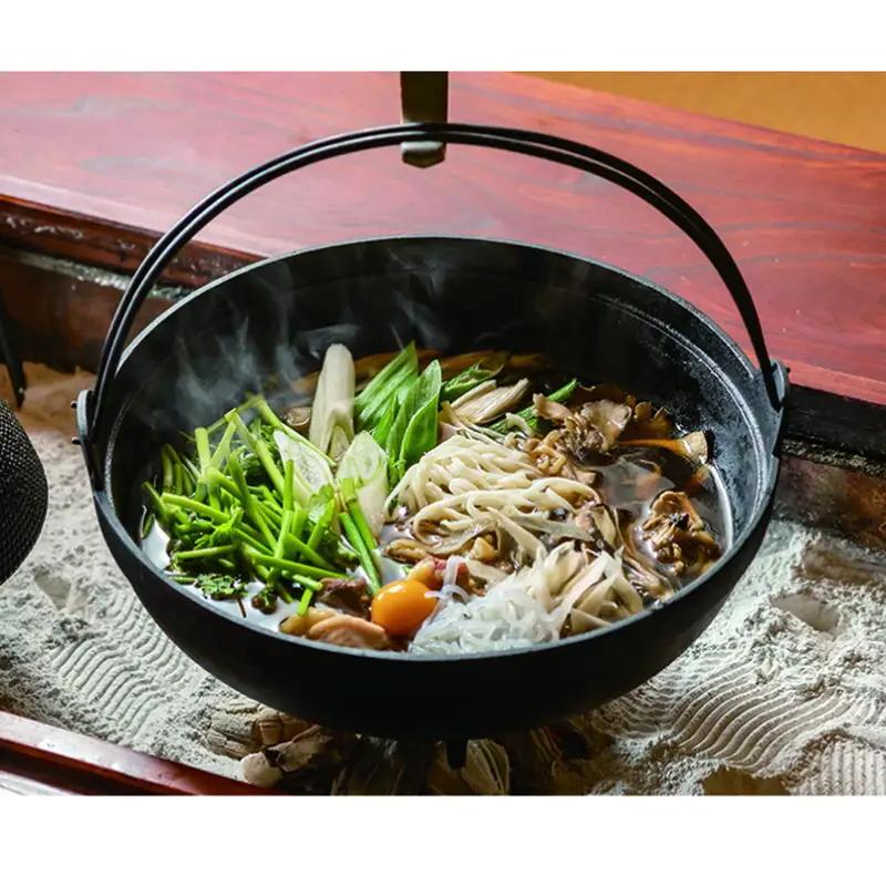 鍋セット 5～6人前 白神地鶏 稲庭うどん 寄せ鍋 セット 野菜付き 平飼い 地鶏 鶏鍋 白神特選　シャディハッピー
