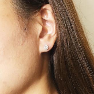 K18ホワイトゴールド　 取り巻きダイヤモンドピアス　0.34ct　　BQ105