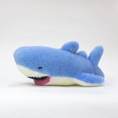 ふるさと納税 羽曳野市 ムートンぬいぐるみ　さめ「ぎあ」