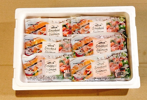 ＜12月14日決済分まで年内配送＞スモークサーモン4～8P(計1kg)＆塩銀鮭切り身1切(約70g)×30P F-09020