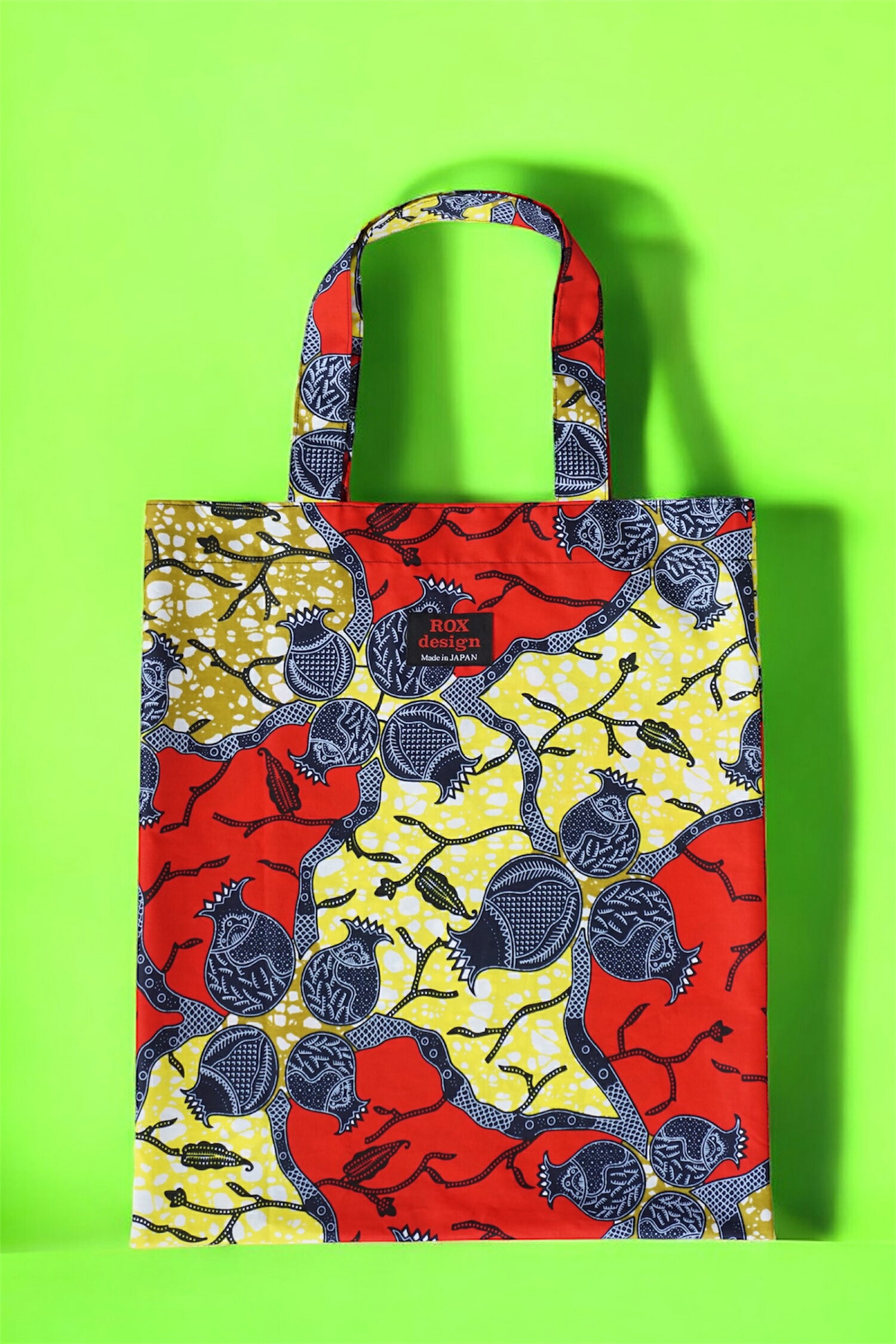 【ふるさと納税】トートバック アフリカンプリント 赤 | バッグ 手提げ 手さげ 手さげ袋 手提げ袋 袋 カバン かばん 鞄 プリント布 アフリカン 柄 エコバッグ カラフル コンパクト 花柄 綿 綿100％ ファッション 雑貨 埼玉県 桶川市