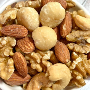 4種の無塩ミックスナッツ 2.01kg(670g×3袋) 無塩 素焼き チャック付き 健康 美容 直火焙煎 煎りたて うさぎや くるみ アーモンド マカデミアナッツ カシューナッツ