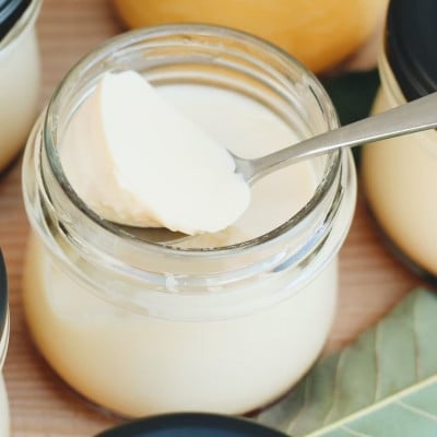 道の駅くりの郷の人気商品。大阪能勢産の卵でつくるちょっと固めのレトロ 卵プリン 8個セット | べじたぶるぱーく株式会社