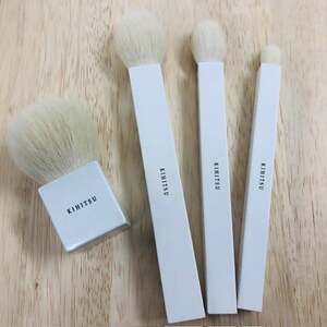 熊野化粧筆 ホワイトブラシ&洗顔ブラシスペシャル(男女兼用)Bonheur carreー四角い幸運ー【メイクブラシ 化粧筆 フェイスブラシ チークブラシ 洗顔ブラシ 熊野筆 伝統工芸 職人技 高級筆 セット ギフト 贈り物】 23-117