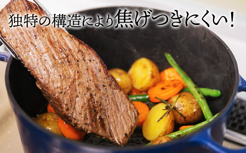 細かい凸凹により食材の触れる面積が少なく、油のなじみもよくなるため焦げつきにくい！