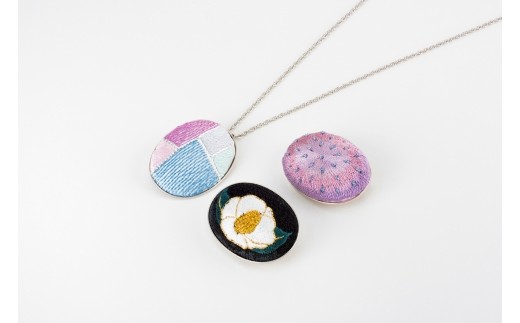 
                  【加賀繍】帯留め（３ＷＡＹ）【選べる３種類】  | 金沢市 帯留め 和装小物 伝統工芸 手作り 和風 アクセサリー 日本製 ギフト レディース ファッション おしゃれ ブローチ ネックレス 和服 コーディネート 着物 アレンジ 人気 おすすめ 送料無料 石川 金沢 加賀百万石 加賀 百万石 北陸 北陸復興 北陸支援
                