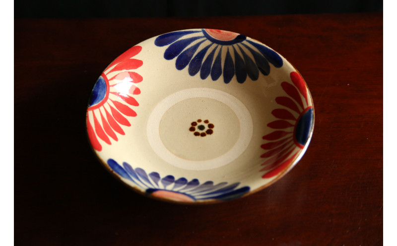 
                  【陶芸工房ふじ】７寸皿（菊模様・赤と青）重ね焼き
                