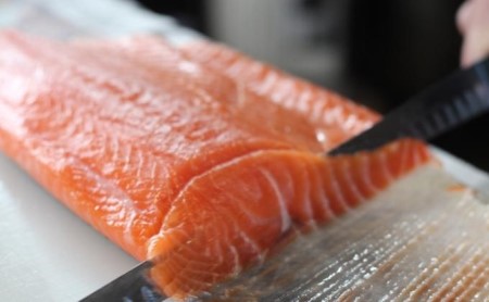 スモークサーモン 極上燻鮭 ブロック 大 アトランティックサーモン 燻製 サーモン 魚介  海鮮 加工品 加工食品 おつまみ つまみ  香川 香川県 東かがわ市 冷蔵
