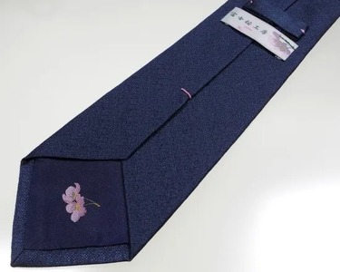 ネクタイ　富士桜工房　梨地（藍色）