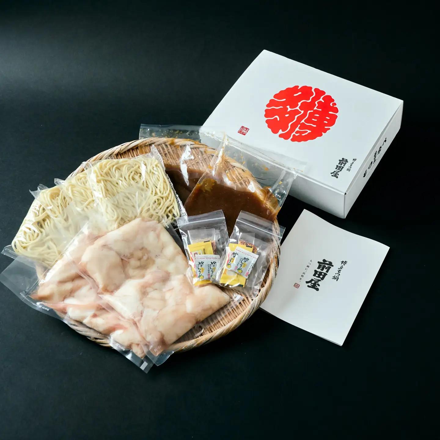 【前田屋】博多もつ鍋（醤油味）4～6人前 | 博多もつ鍋 前田屋 もつ鍋 博多 しょうゆ味 牛ホルモン 小腸 美味しい お取り寄せ グルメ ご当地 人気 送料無料 福岡県 大川市 ふるさと納税