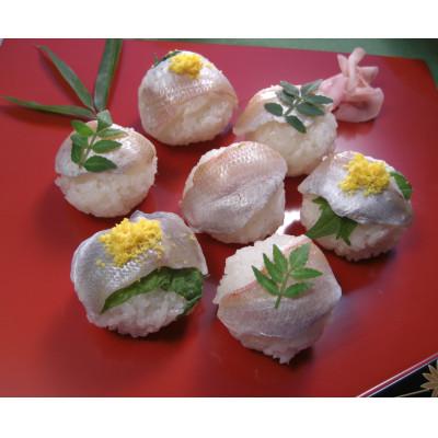 ふるさと納税 小浜市 熟成時冷蔵お届け・大人気の小鯛笹漬け180g2個箱入り・GI取得の優れもの |  | 02