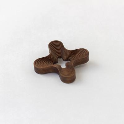 ふるさと納税 旭川市 旭川家具　cosine　STEPS ブローチ HANA　ウォルナット_05786 |  | 01