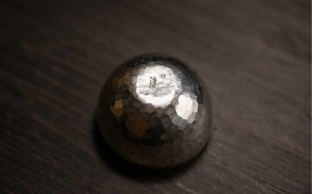 純錫 ぐい呑み 深型 (80ml) |  手作り 日本酒 贈答品 新潟県 弥彦村 盃 おちょこ お猪口 ぐいのみ 酒器 錫製 すず プレセント 還暦祝い おしゃれ 金属製 メタリック