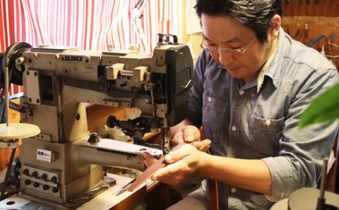 本革製二つ折り財布＜カラー：黒＞