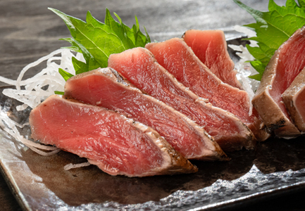 養殖本マグロの藁焼きたたき　赤身