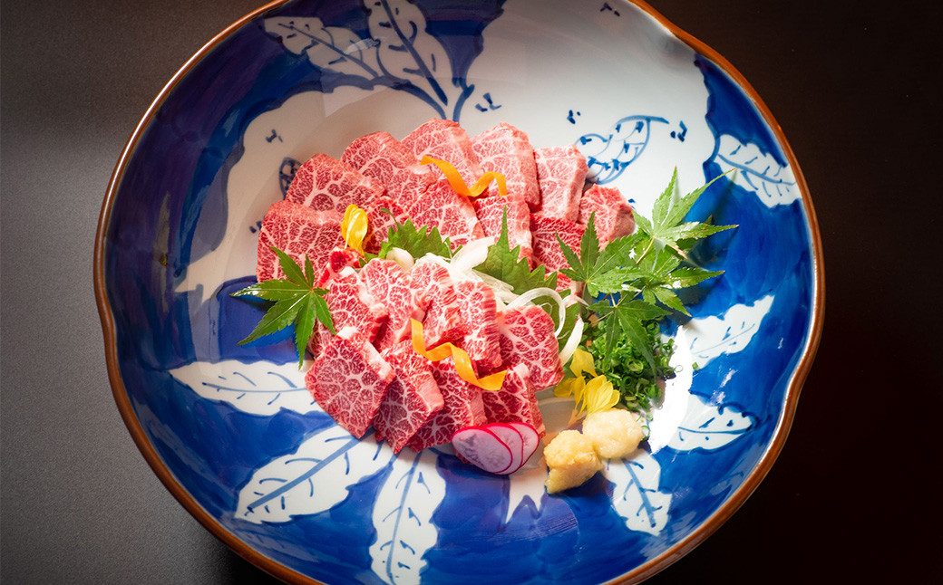 馬肉の頂点「1％の出会い」桜牧場 超霜降り 馬刺し 三角バラ 食べ比べ用 上赤身 付き 計約250g