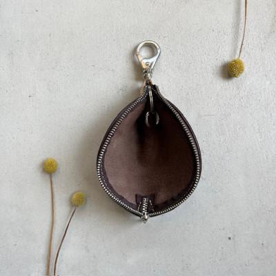 ふるさと納税 京丹後市 本革 【バナナキーケース】牛革(ヌメ)ダークブラウン 全長180mm 革小物職人が作るキーケース |  | 02