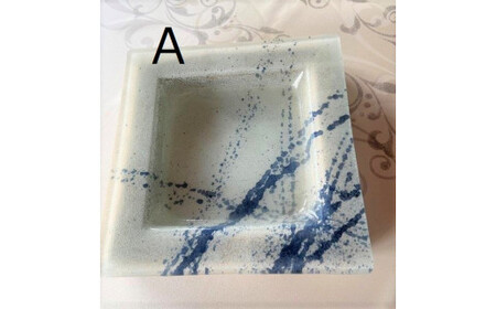 竹台付きガラス皿（中）A ガラス 花器 皿 食器 器 手作り 温かさ 色どり 彩り 普段使い おしゃれ 手作業 プレゼント ギフト 贈り物 贈答品 竹製台付き 竹 和 モダン 天然素材 奈良県 生駒市