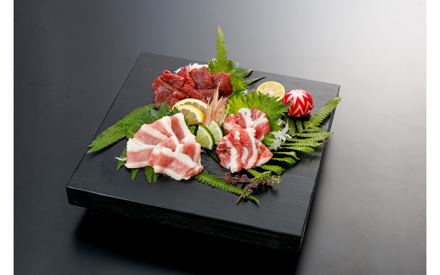 【厳選】馬刺し3種（赤身・フタエゴ・サガリ） 450g 馬刺し 馬肉 馬 肉刺し 専用醤油 150ml 人気部位 赤身 フタエゴ サガリ高級 熊本 阿蘇 南小国町 送料無料