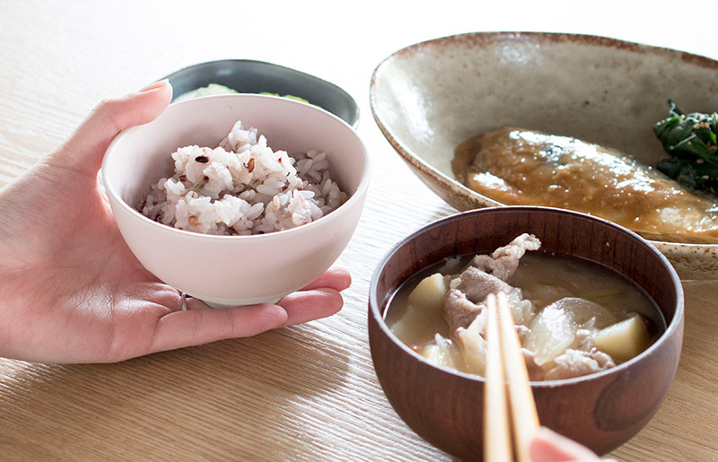 【スピード発送】お茶碗・箸置き ペアセット Sピンク／Mグリーン【食器 食洗器 食洗機 電子レンジ ギフト 贈り物 夫婦茶碗】
