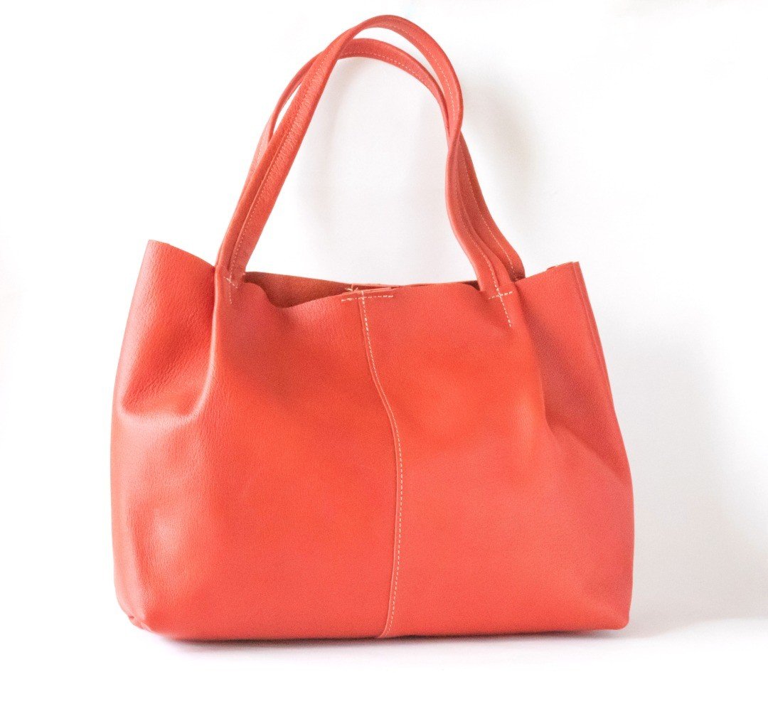 レッド　※お使いのモニター設定、お部屋の照明等により実際の商品と色味が異なる場合がございます。