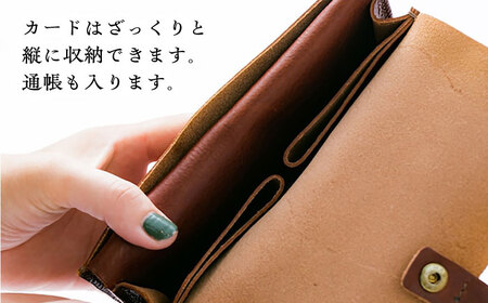 総手縫いで仕立てた 本革の長財布 (チョコ) ベロ付 スクエアフラップ コインマチあり