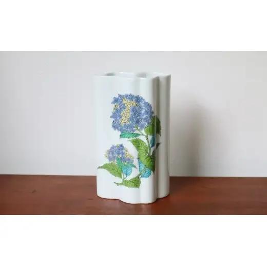 有田焼 あじさい絵 壁掛け 花瓶 【まるふく】花入れ おしゃれ 母の日 ギフト 紫陽花 アジサイ 花器 インテリア aq128