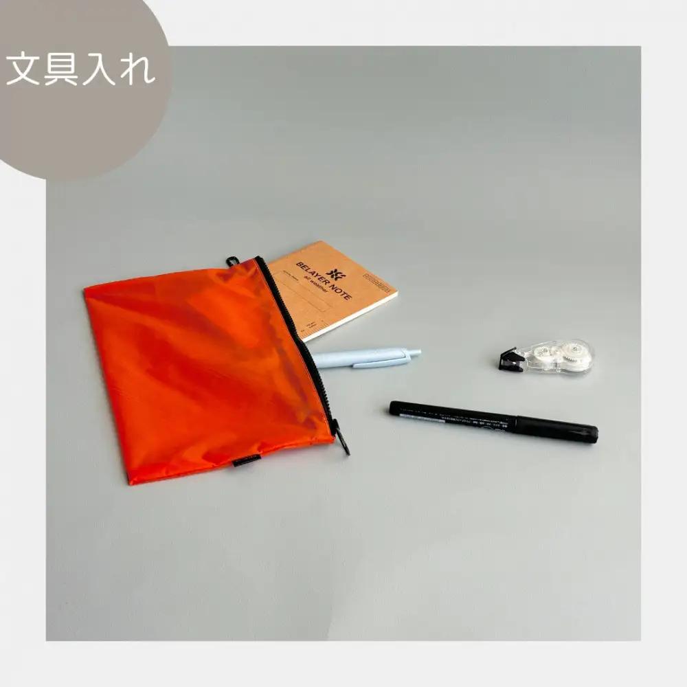 【オレンジ】A6が入るとっても軽いナイロンフラットポーチ（マチなし）旅行用や化粧品にも