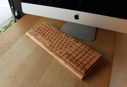 【Hacoa】無機質なパソコン周りに温もりをプラスする木製キーボード チェリー「Full Ki-Board Wireless」