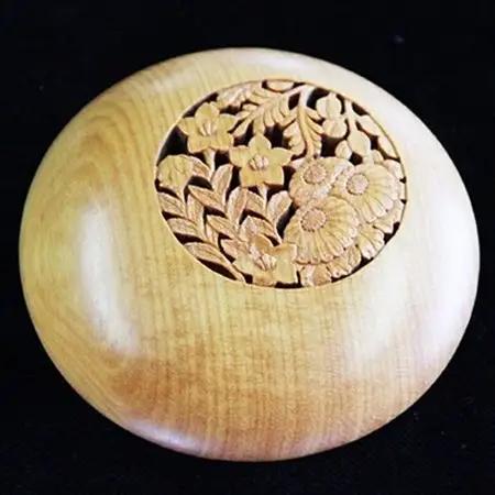 つげ細工 ブローチ(月に秋草)　約6.5cm_装飾品・工芸品  アクセサリー _【1116501】