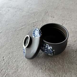 有田焼 ひさご タコ唐草 茶碗蒸し碗 ペアセット【山忠】 食器 器 うつわ レンジ対応 陶器 和食器 染付 むし碗 蒸し碗 プリンカップ 蓋付き 茶碗蒸し 20000円 A20-631_イメージ3