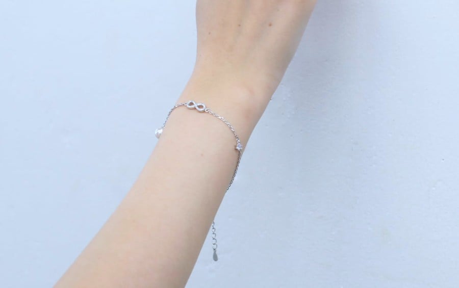 真珠のシルバーブレスレット