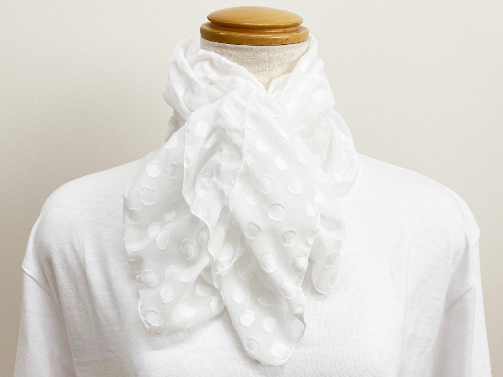 
くしゅくしゅマフラー　5019-01（ホワイト）[1024]
