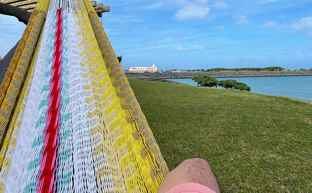 方舟ベッドハンモック「クイーン・エリザベス」 沖縄 おきなわ 大宜味村 いぎみ てぃぐま キャンプ アウトドア 自然 ベット ハンモック 手作り 職人 ゆらゆら 編み物 アート インドア オキナワ 家