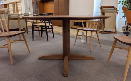 府中家具　MARU TABLE　φ1100　ブラックチェリー ／ 丸テーブル 円形テーブル 無垢 テーブル ダイニングテーブル 木製 家具 北欧 インテリア デザイン家具 彫刻脚 安定感 職人家具 オ