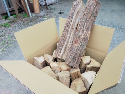 ウバメガシ 薪 約 25 kg ／ 伊勢 志摩 備長炭 マルモ 製炭所　ふるさと納税 キャンプ BBQ まき ストーブ たきぎ 料理 炭火 七輪 囲炉裏 火鉢 三重県 南伊勢町