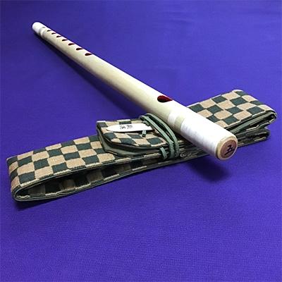 ふるさと納税 甘楽町 篠笛楽遂　古典調五笨調子　天地彫込み籐巻仕上げ、笛袋と篠製こはぜ付。 |  | 02