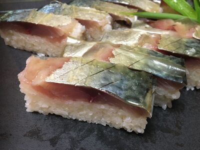 恵那の朴葉寿司と鯖寿司・更紗紅鱒寿司セット / すし 寿司 スシ 朴葉寿司 鯖寿司 さば寿司 さばずし さば 鯖 サバ 鱒寿司 ます寿司 ますずし ます 鱒 マス / 恵那市 / 金寿司[AUBF00