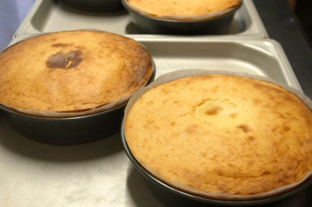 やまぶんのチーズケーキ 2個 （冷凍） 上小阿仁村 [秋田 上小阿仁村 チーズケーキ スイーツ 冷凍 オーガニックシュガー]