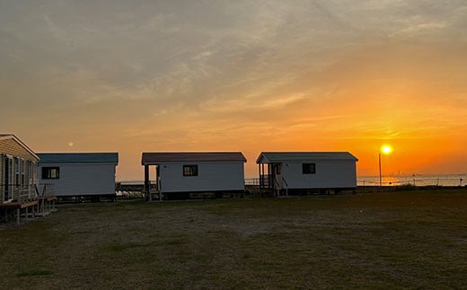 きさらづCAMP　ORGNIC　FIELD　in みたて　トレーラーハウス宿泊券（27,500円分） ふるさと納税 キャンプ グランピング アウトドア トレーラーハウス 海岸 千葉県 木更津市 KCH