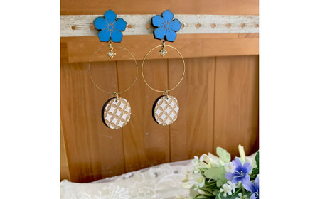 水色桔梗と七宝柄のお守り耳飾り(ピアス) FCG064