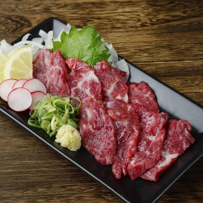ふるさと納税 南阿蘇村 【馬刺し】熊本直送　ブロック肉　赤身100g+上霜降り(トロ)100g　合計200g(南阿蘇村) |  | 01