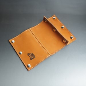 心躍るリアルレザーの質感！　牛革CB缶カバー BROWN（野口オートキャンプ場）