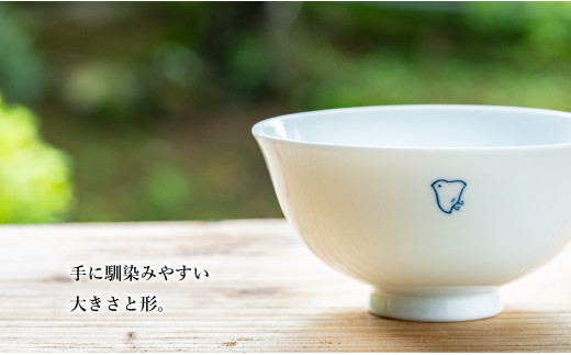 [G442p］ 【 三川内焼 】 千鳥 茶碗 2個 セット 軽量 ペア 食器 かわいい 手描き 飯碗 器 皿 焼き物 焼物 贈り物 ギフト お中元 のし対応 平戸嘉久正窯 長崎県 佐世保市