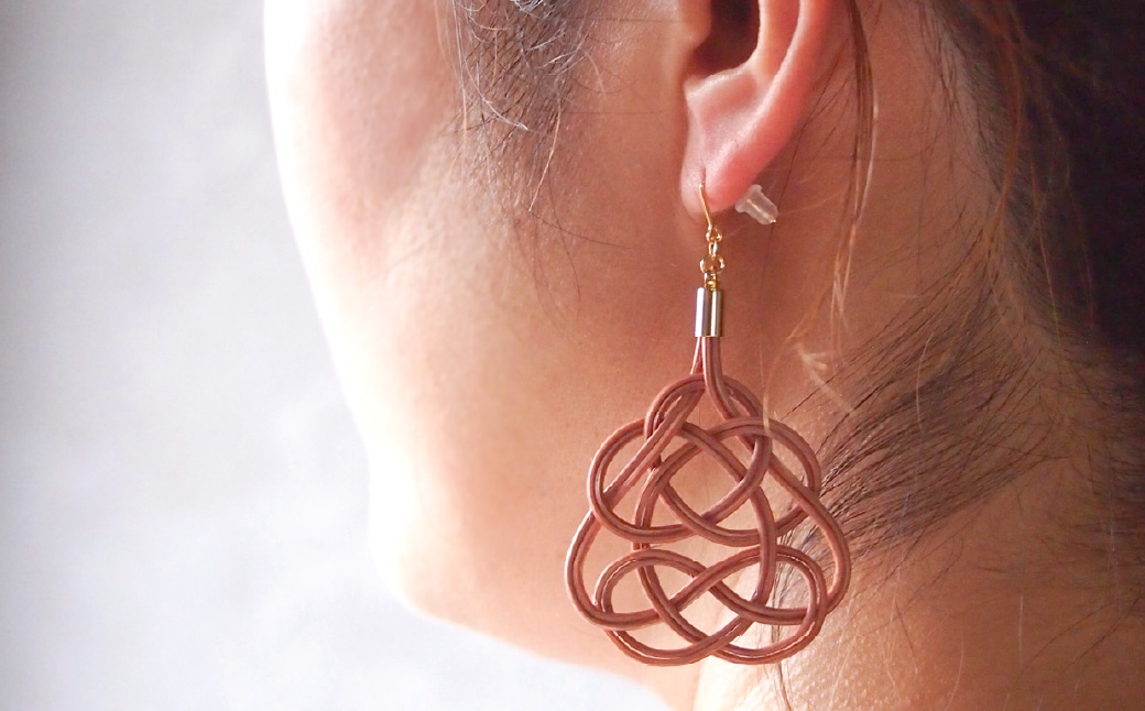 イヤリング&ネックレス 桜 (あわじ結び) 草木染め ラタン | ピンク 桜色 イヤリング イアリング ネックレス セット アクセ 縁起 縁 アクセサリー 和モダン 自然 天然 伝統 美 草木 染め 